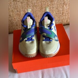 NIB Nike Boy/Girl sneakers Made in India Size US 12.5C, EUR 30